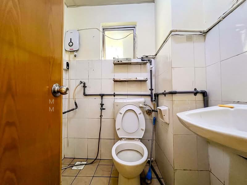 Condominium for Sale at Warisan City View - Muhamad Irfan Muhamad Hafiz - Bathroom - PropertyGuru.com.my