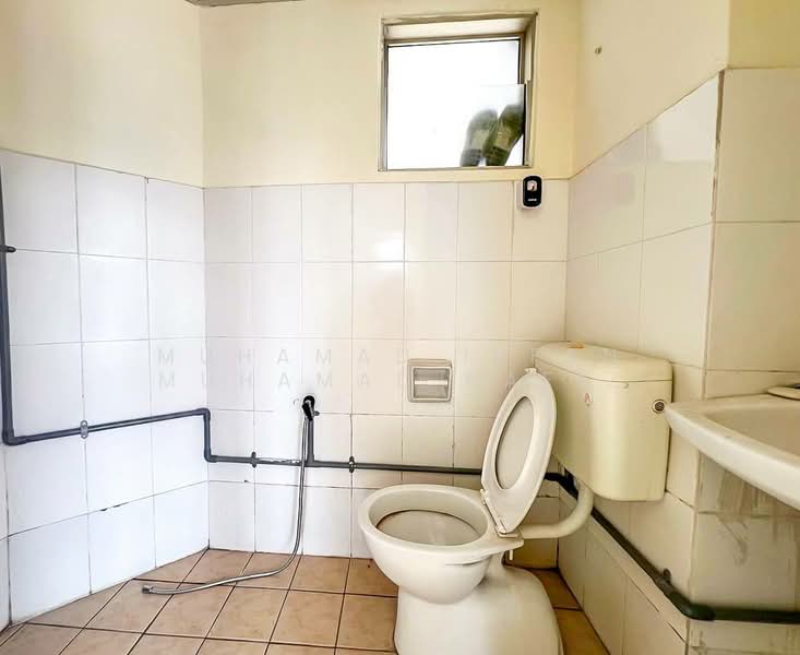 Condominium for Sale at Warisan City View - Muhamad Irfan Muhamad Hafiz - Bathroom - PropertyGuru.com.my