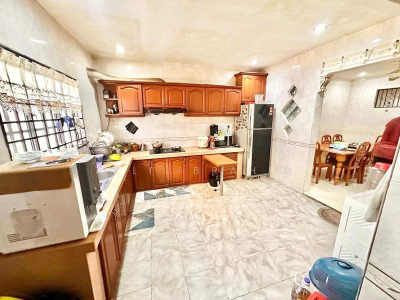 2-storey Terraced House for Sale in Taman Puncak Jalil (Seri Kembangan) - Azli Ibrahim - Kitchen - PropertyGuru.com.my