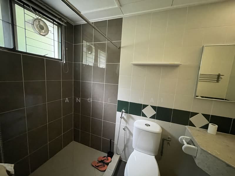 Kondominium untuk Dijual di Bungaraya Condominium - Angie Chai - Bathroom - PropertyGuru.com.my