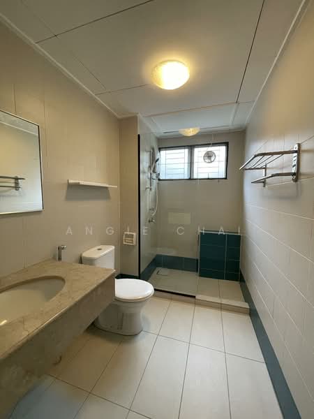 Kondominium untuk Dijual di Bungaraya Condominium - Angie Chai - Bathroom - PropertyGuru.com.my