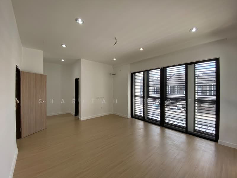 2-storey Terraced House for Sale in Denai Alam (Shah Alam) - Sharifah Yusoff - Living Room - PropertyGuru.com.my