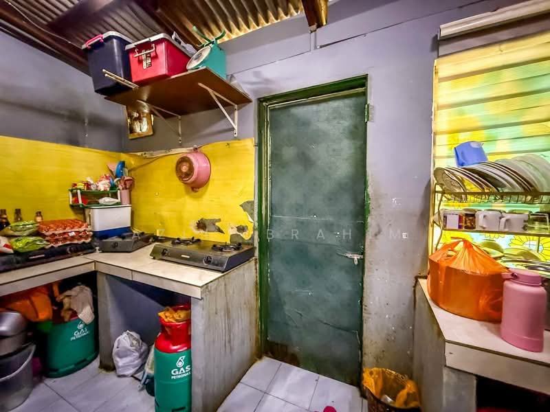 2-storey Terraced House for Sale in Taman Muda (Ampang) - Azli Ibrahim - Kitchen - PropertyGuru.com.my
