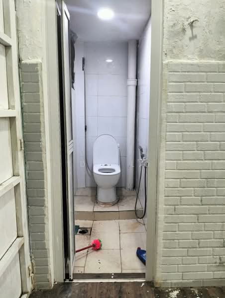 Kedai untuk Dijual di Desa Jaya Kepong (Kepong) - Lydia Loo - Bathroom - PropertyGuru.com.my