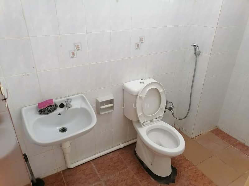 Pangsapuri Sri Alpinia untuk Untuk Dijual - RM 230,000, Apr 2026 - Bathroom - PropertyGuru.com.my