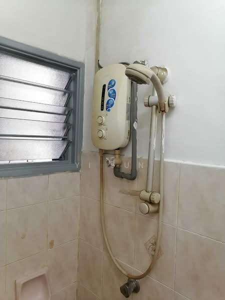 Pangsapuri Sri Alpinia untuk Untuk Dijual - RM 230,000, Apr 2026 - Bathroom - PropertyGuru.com.my