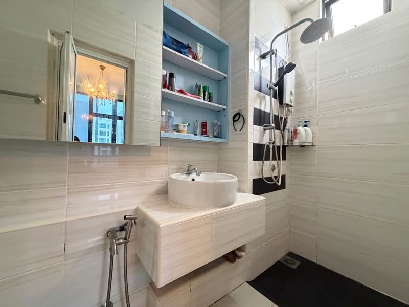 Service Residence for Sale at D'Summit Residences - Lifen . - Bathroom - PropertyGuru.com.my