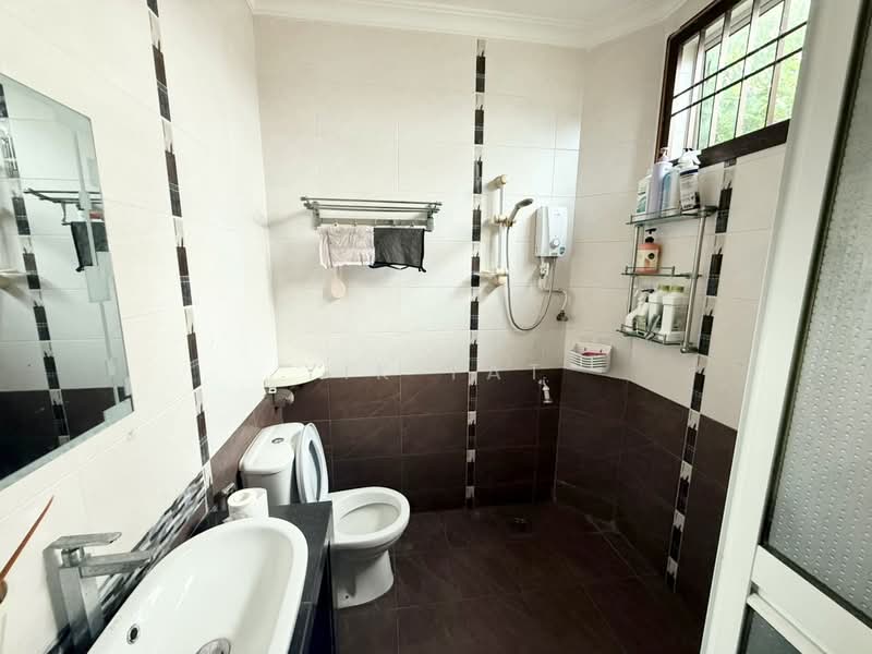 2-storey Terraced House for Sale in Taman Molek (Johor Bahru) - Yik Tat - Bathroom - PropertyGuru.com.my