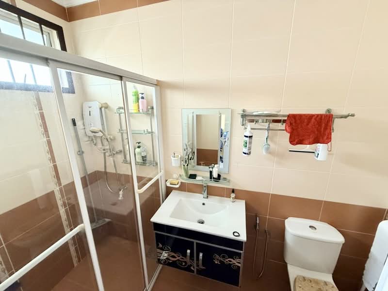2-storey Terraced House for Sale in Taman Molek (Johor Bahru) - Yik Tat - Bathroom - PropertyGuru.com.my