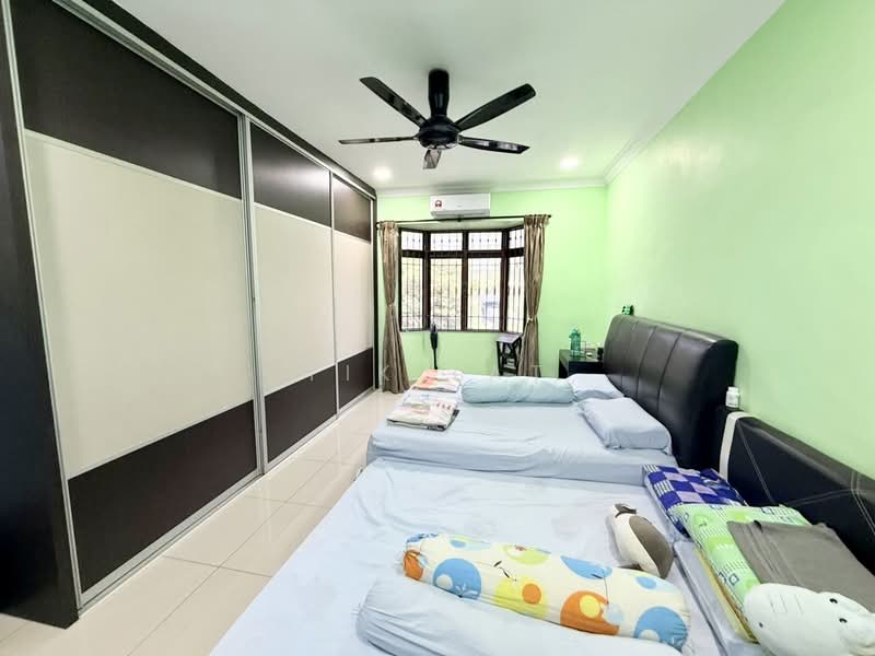 2-storey Terraced House for Sale in Taman Molek (Johor Bahru) - Yik Tat - PropertyGuru.com.my