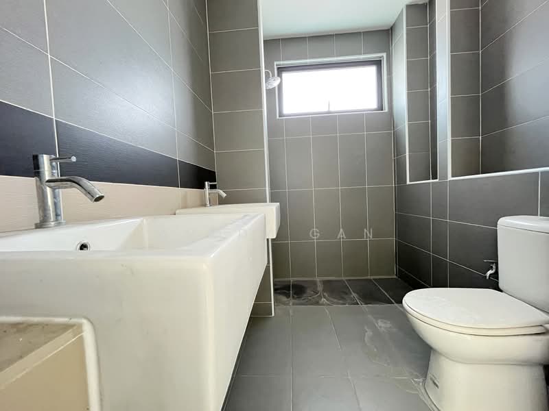 Semi-Detached House for Sale in Telok Panglima Garang (Selangor) - Anddy Gan - Bathroom - PropertyGuru.com.my