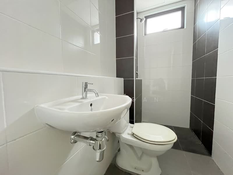 Semi-Detached House for Sale in Telok Panglima Garang (Selangor) - Anddy Gan - Bathroom - PropertyGuru.com.my