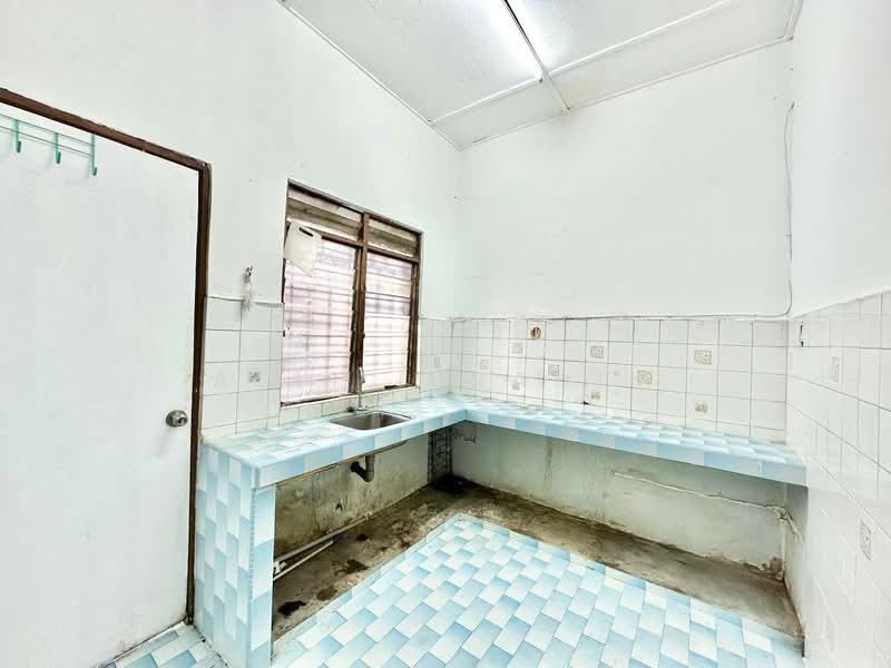 1-storey Terraced House for Sale in Bandar Kinrara Seksyen 1 (Bandar Kinrara) - Azli Ibrahim - Kitchen - PropertyGuru.com.my