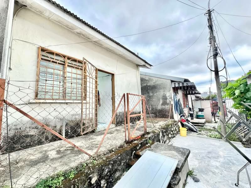 1-storey Terraced House for Sale in Bandar Kinrara Seksyen 1 (Bandar Kinrara) - Azli Ibrahim - Exterior - PropertyGuru.com.my