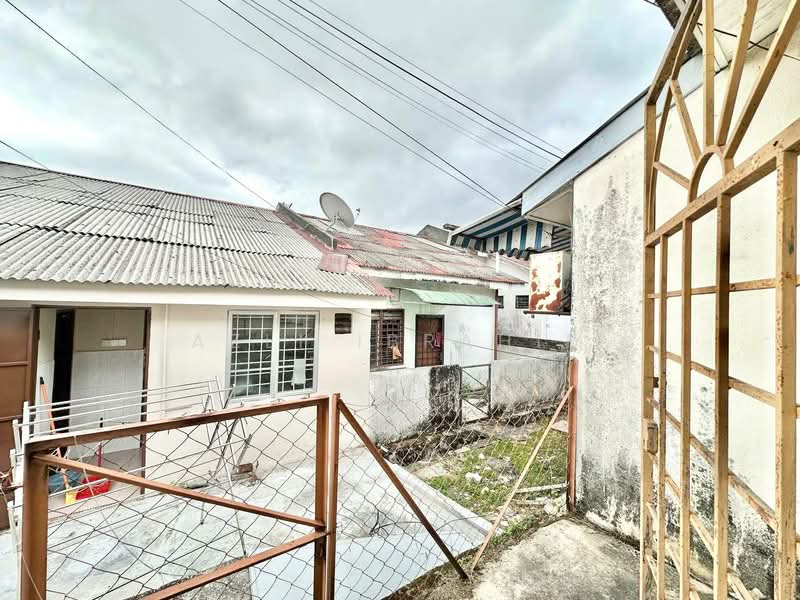 1-storey Terraced House for Sale in Bandar Kinrara Seksyen 1 (Bandar Kinrara) - Azli Ibrahim - Exterior - PropertyGuru.com.my