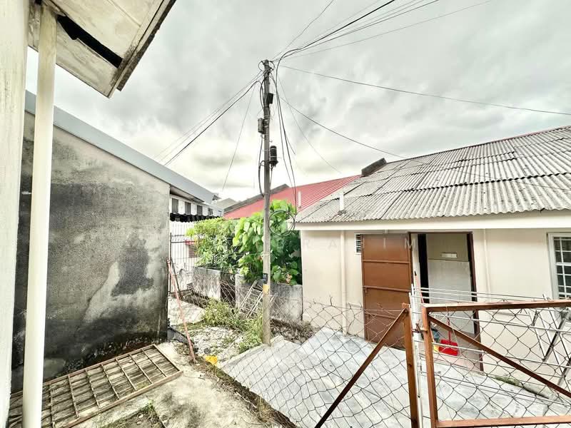 1-storey Terraced House for Sale in Bandar Kinrara Seksyen 1 (Bandar Kinrara) - Azli Ibrahim - Exterior - PropertyGuru.com.my