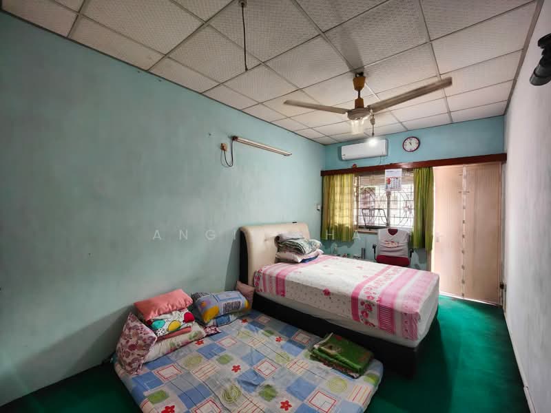 2-storey Terraced House for Sale in Sea Park (Petaling Jaya) - Angie Chai - Bedroom - PropertyGuru.com.my