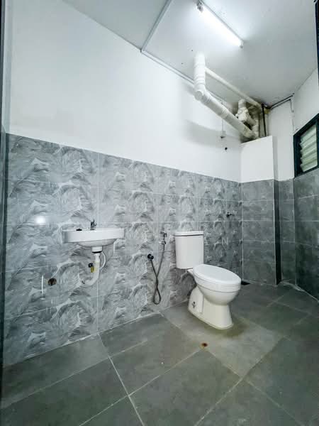 Apartment for Sale at Desa View Towers - Thoriq Suparman - Bathroom - PropertyGuru.com.my