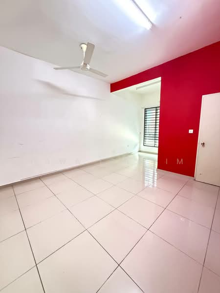 Nusari Aman 2 Bandar Sri Sendayan untuk Untuk Dijual - RM 640,000, Apr 2026 - Living Room - PropertyGuru.com.my