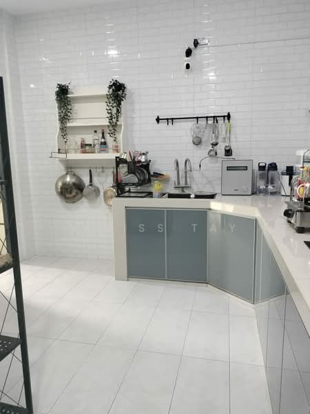 Cluster House for Sale in Taman Bestari Indah (Ulu Tiram) - Alviss Tay - Kitchen - PropertyGuru.com.my