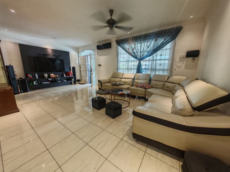 2-storey Terraced House for Rent in Kuching (Sarawak) - Jeno Tan - Living Room - PropertyGuru.com.my