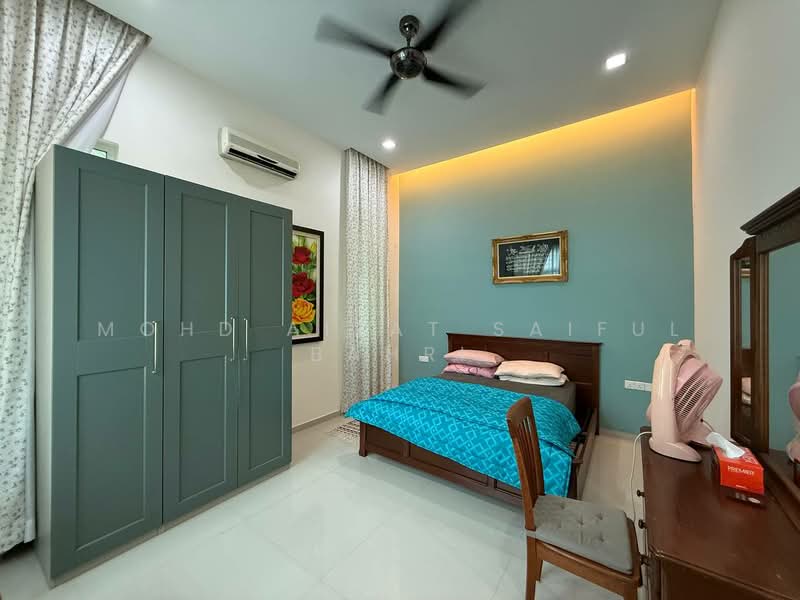 Bungalow for Sale in Saujana Impian (Kajang) - Mohd Aizat Saiful Bahri - Bedroom - PropertyGuru.com.my