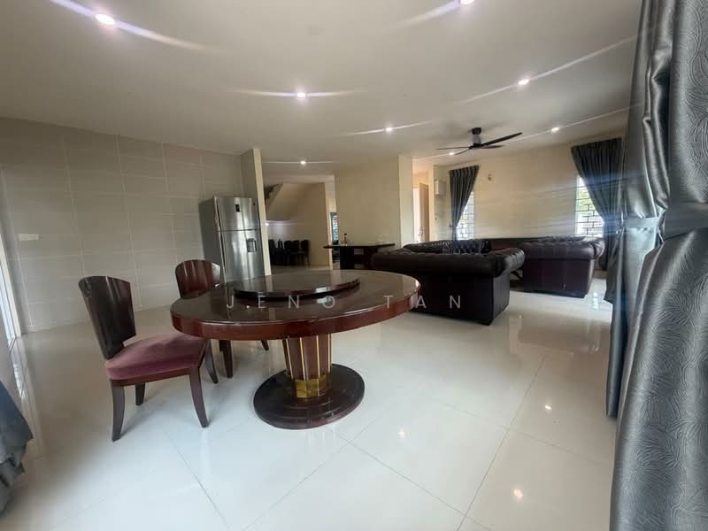 2-storey Terraced House for Rent in Kuching (Sarawak) - Jeno Tan - Living Room - PropertyGuru.com.my