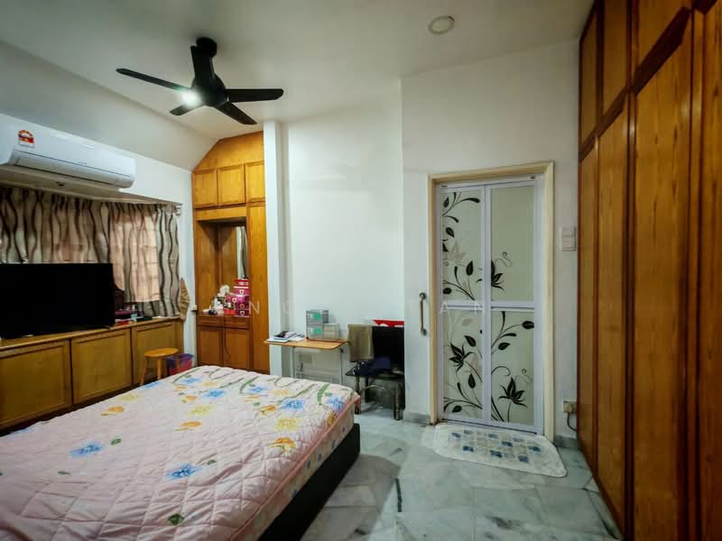 Semi-Detached House for Sale in Bandar Kinrara Seksyen 2 (Bandar Kinrara) - Angel Tan - Bedroom - PropertyGuru.com.my