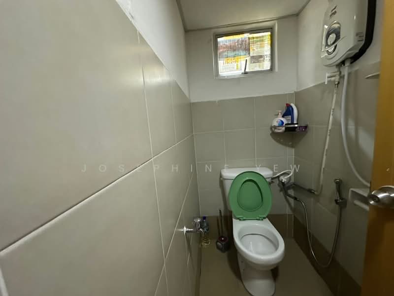Shop / Office for Rent in Taman Mutiara Mas (Skudai) - Josephine Yew - Bathroom - PropertyGuru.com.my