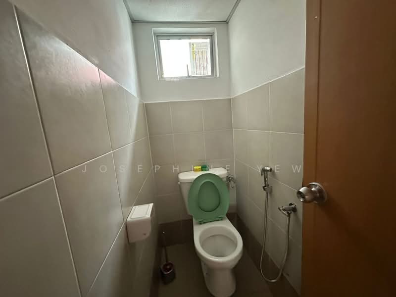 Shop / Office for Rent in Taman Mutiara Mas (Skudai) - Josephine Yew - Bathroom - PropertyGuru.com.my