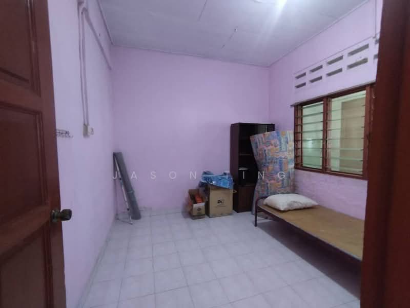 1-storey Terraced House for Sale in Taman Ungku Tun Aminah (Skudai) - Jason Ting - Bedroom - PropertyGuru.com.my