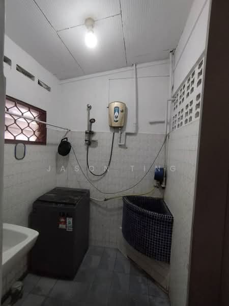 1-storey Terraced House for Sale in Taman Ungku Tun Aminah (Skudai) - Jason Ting - Bathroom - PropertyGuru.com.my