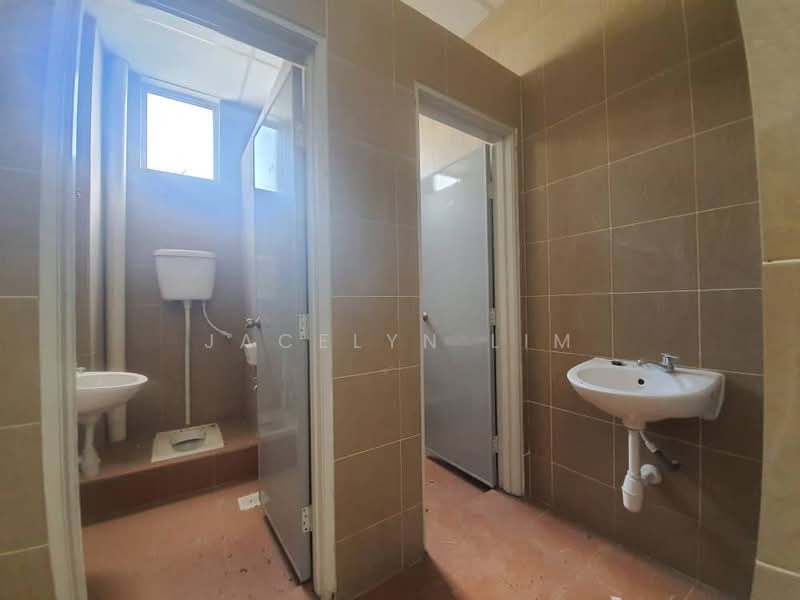 Factory for Rent in Taman Pasir Putih (Pasir Gudang) - Jacelyn Lim - Bathroom - PropertyGuru.com.my