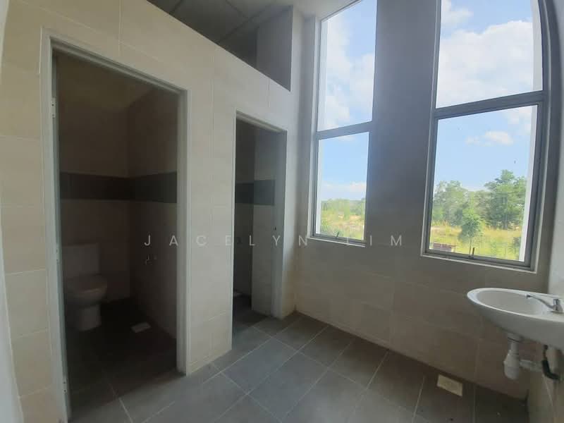 Factory for Rent in Taman Pasir Putih (Pasir Gudang) - Jacelyn Lim - Bathroom - PropertyGuru.com.my