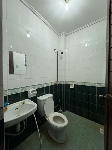 2-storey Terraced House for Rent in Kuching (Sarawak) - Jeno Tan - Bathroom - PropertyGuru.com.my