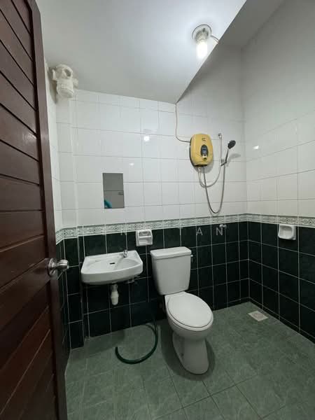 2-storey Terraced House for Rent in Kuching (Sarawak) - Jeno Tan - Bathroom - PropertyGuru.com.my