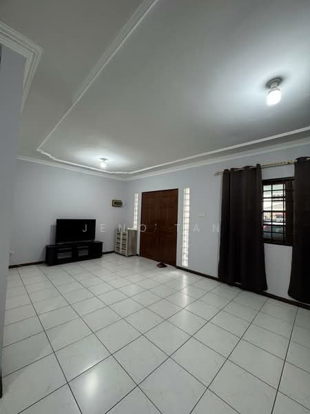 2-storey Terraced House for Rent in Kuching (Sarawak) - Jeno Tan - Living Room - PropertyGuru.com.my