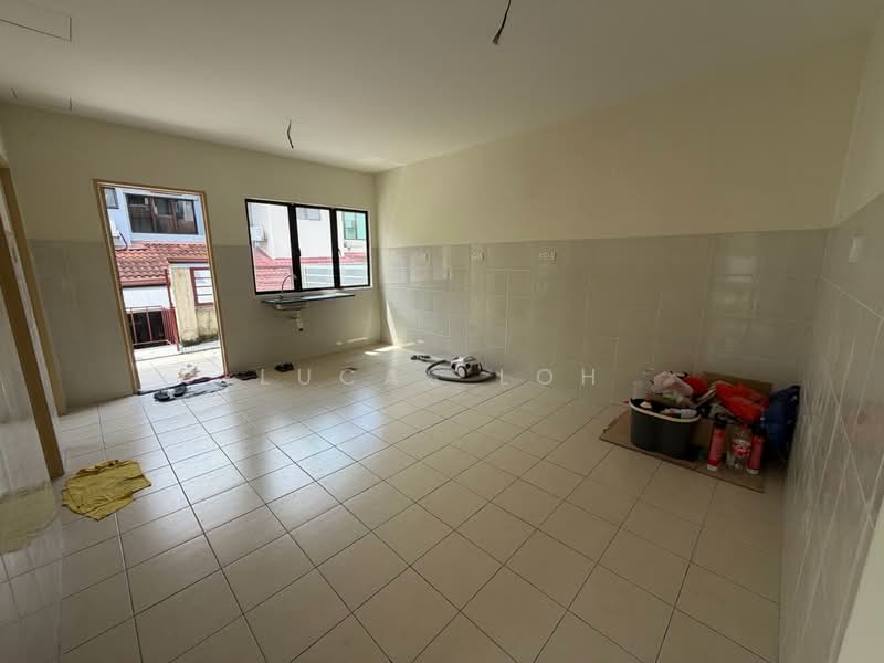 2.5-storey Terraced House for Sale in Bandar Kinrara Seksyen 1 (Bandar Kinrara) - Lucas Loh - Kitchen - PropertyGuru.com.my