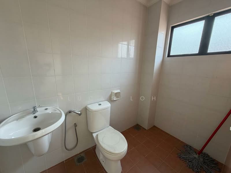 2.5-storey Terraced House for Sale in Bandar Kinrara Seksyen 1 (Bandar Kinrara) - Lucas Loh - Bathroom - PropertyGuru.com.my