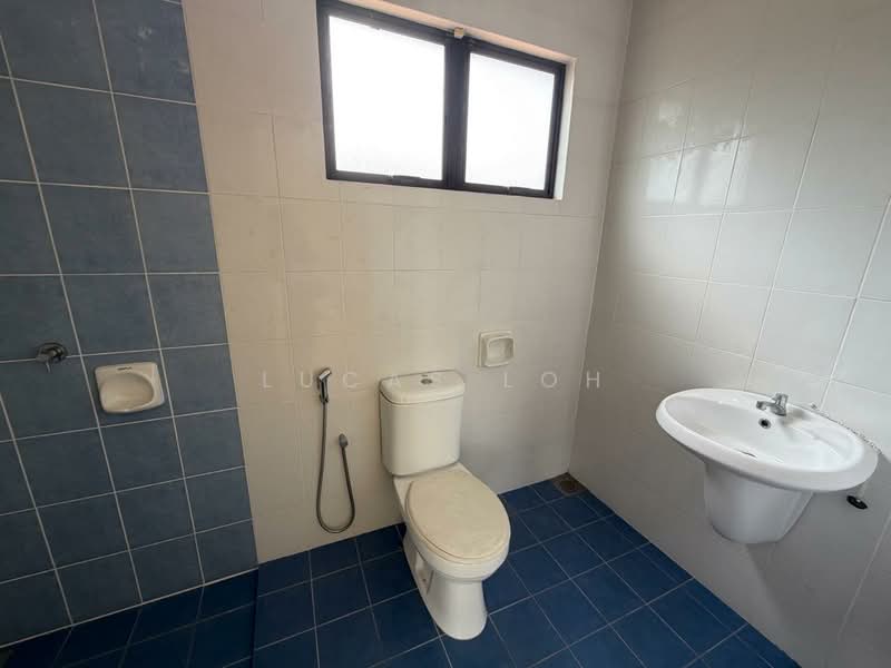 2.5-storey Terraced House for Sale in Bandar Kinrara Seksyen 1 (Bandar Kinrara) - Lucas Loh - Bathroom - PropertyGuru.com.my