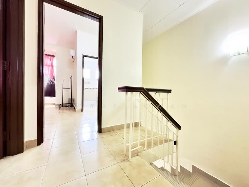 2-storey Terraced House for Sale in Sungai Buloh (Selangor) - Ashraf Azwan - Corridor - PropertyGuru.com.my