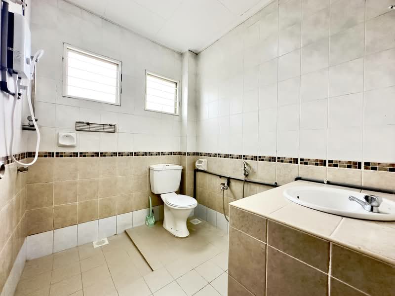 2-storey Terraced House for Sale in Sungai Buloh (Selangor) - Ashraf Azwan - Bathroom - PropertyGuru.com.my