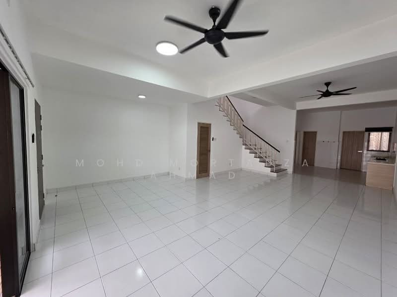 2-storey Terraced House for Sale in Semenyih (Selangor) - Mohd Mortadza Ahmad - Living Room - PropertyGuru.com.my