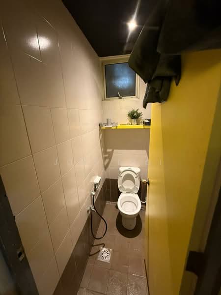 Sutera Mall Commercial Centre (SMCC) untuk Untuk Disewa - RM 9,300 /bulan, Apr 2026 - Bathroom - PropertyGuru.com.my
