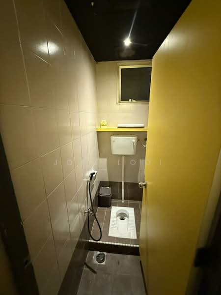 Sutera Mall Commercial Centre (SMCC) untuk Untuk Disewa - RM 9,300 /bulan, Apr 2026 - Bathroom - PropertyGuru.com.my
