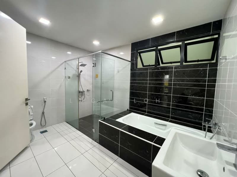 Semi-Detached House for Sale in 16 Sierra (Puchong) - Lucas Loh - Bathroom - PropertyGuru.com.my