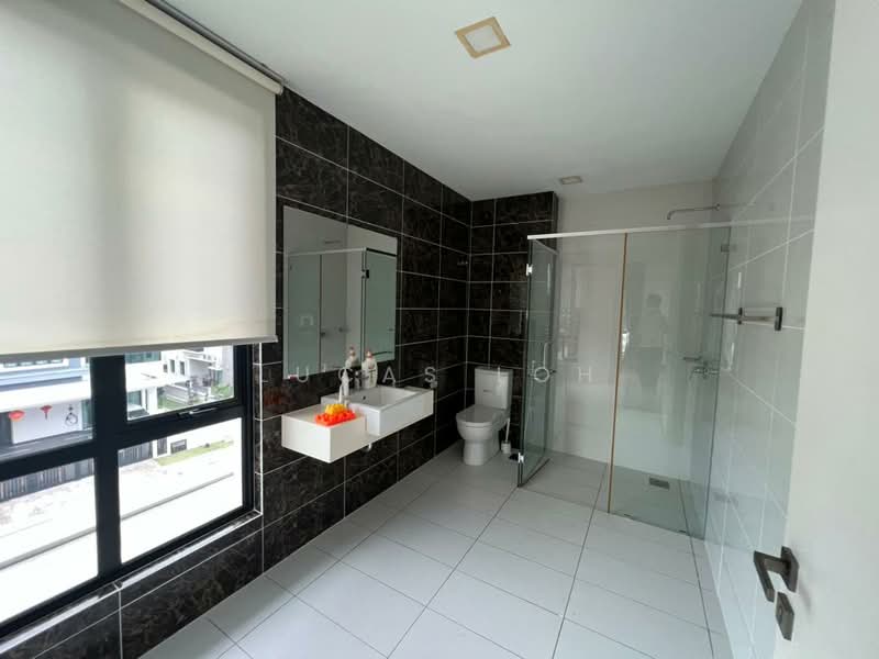Semi-Detached House for Sale in 16 Sierra (Puchong) - Lucas Loh - Bathroom - PropertyGuru.com.my