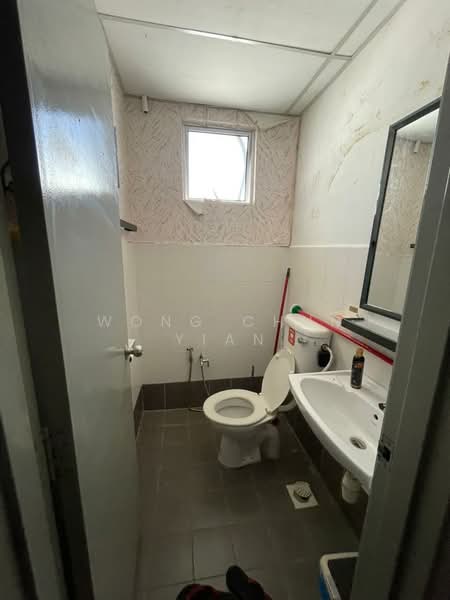 Kedai / Pejabat untuk Disewa di Bandar Laguna Merbok (Sungai Petani) - Wong Chun Yian - Bathroom - PropertyGuru.com.my