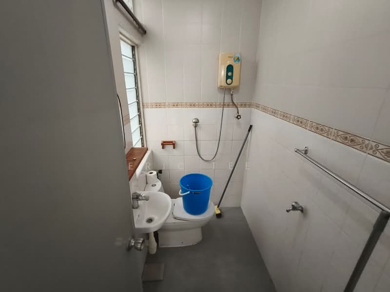 1-storey Terraced House for Rent in Taman Pelangi (Johor Bahru) - Eric Tee - Bathroom - PropertyGuru.com.my