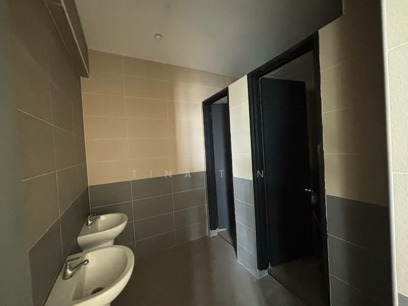Eco Business Park 1 untuk Untuk Disewa - RM 18,000 /bulan, Apr 2026 - Bathroom - PropertyGuru.com.my